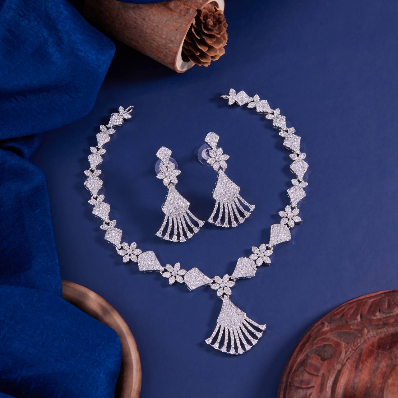 Silver Crystal Radiance Necklace Set – Elegant Diamond Shine Collection by Nivora Jewel