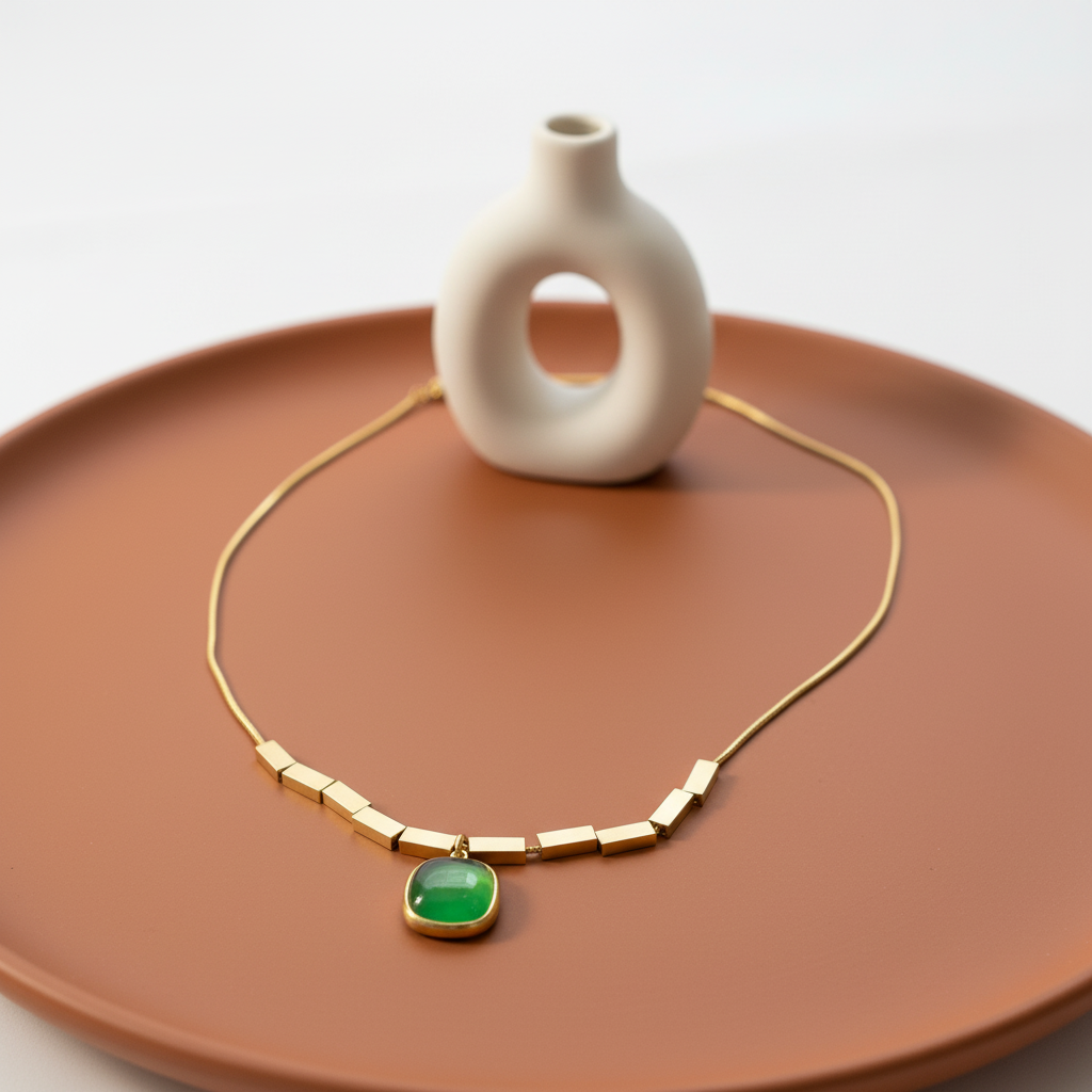 Luxe Emerald Glow Pendant Necklace